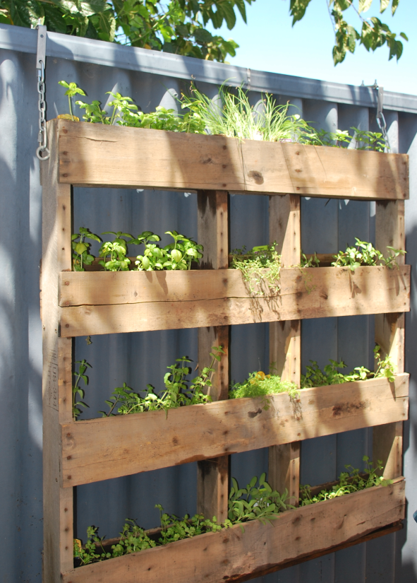 The Hanging Pallet Garden � living the savory life